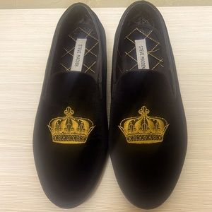 Steve Madden Men’s velvet loafers